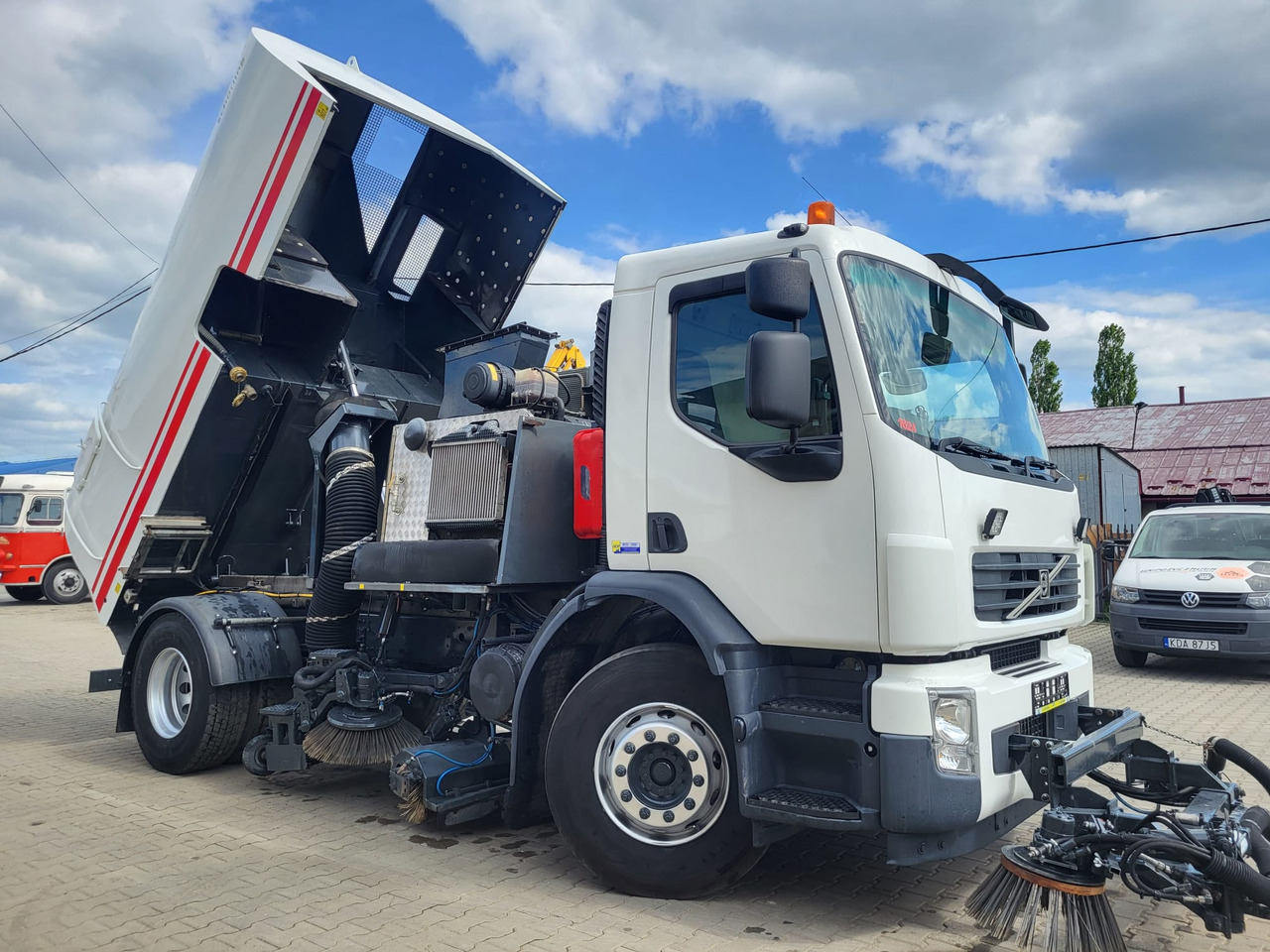 Volvo FE 320 two engines - Ielu tīrīšanas mašīna: foto 4 Volvo FE 320 two engines - Ielu tīrīšanas mašīna: foto 4