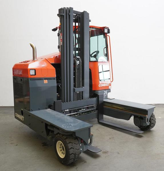 Combilift C4000 - Četru pušu autokrāvējs: foto 1 Combilift C4000 - Četru pušu autokrāvējs: foto 1