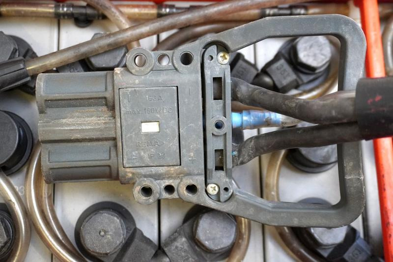 GRUMA 24 Volt 3 PzS 375 Ah - Akumulators - Iekraušanas tehnika: foto 4 GRUMA 24 Volt 3 PzS 375 Ah - Akumulators - Iekraušanas tehnika: foto 4