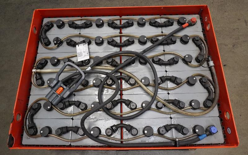GRUMA 48 Volt 5 PzS 775 Ah - Akumulators - Iekraušanas tehnika: foto 3 GRUMA 48 Volt 5 PzS 775 Ah - Akumulators - Iekraušanas tehnika: foto 3