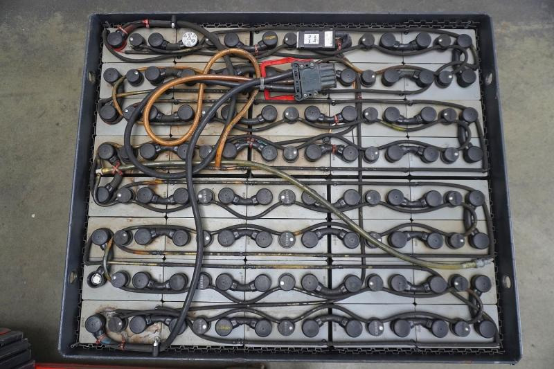 GRUMA 80 Volt 5 PzS 775 Ah - Akumulators - Iekraušanas tehnika: foto 3 GRUMA 80 Volt 5 PzS 775 Ah - Akumulators - Iekraušanas tehnika: foto 3