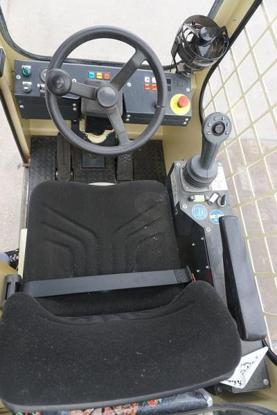 Hubtex S40E - Sānu autokrāvējs: foto 3 Hubtex S40E - Sānu autokrāvējs: foto 3