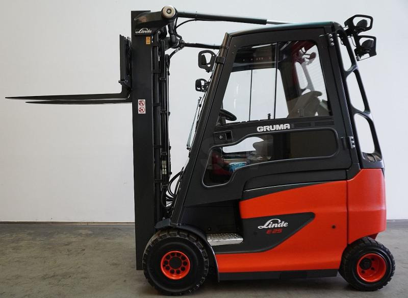 Linde E 25/600 H 387 - Elektroiekrāvējs: foto 4 Linde E 25/600 H 387 - Elektroiekrāvējs: foto 4