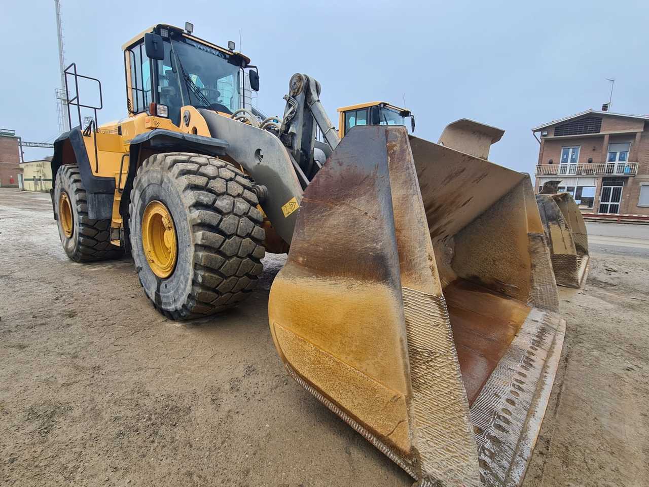 VOLVO L220G - Riteņu iekrāvējs: foto 1 VOLVO L220G - Riteņu iekrāvējs: foto 1