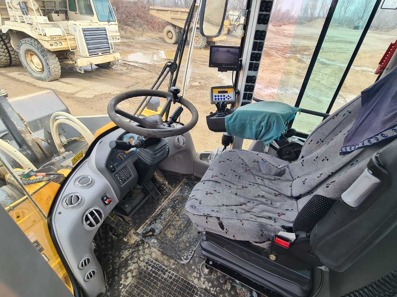 VOLVO L220G - Riteņu iekrāvējs: foto 4 VOLVO L220G - Riteņu iekrāvējs: foto 4