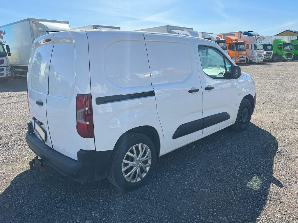 Citroën Berlingo serie 5445 - Mazs furgons: foto 3 Citroën Berlingo serie 5445 - Mazs furgons: foto 3