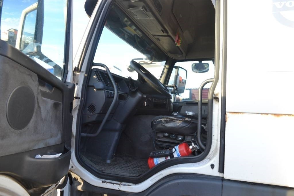Kravas automašīna ar slēgto virsbūvi Volvo FM-340 4X2 Serie 1468: foto 11