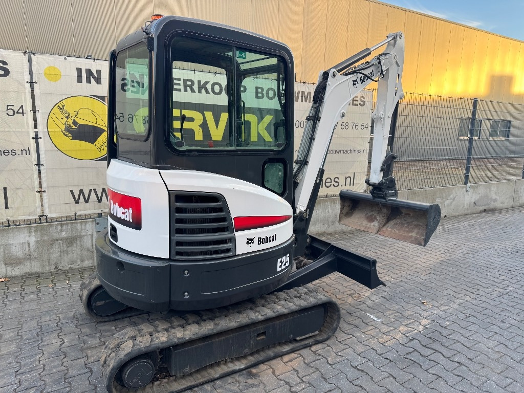 Bobcat E25 - Mini-ekskavators: foto 1 Bobcat E25 - Mini-ekskavators: foto 1