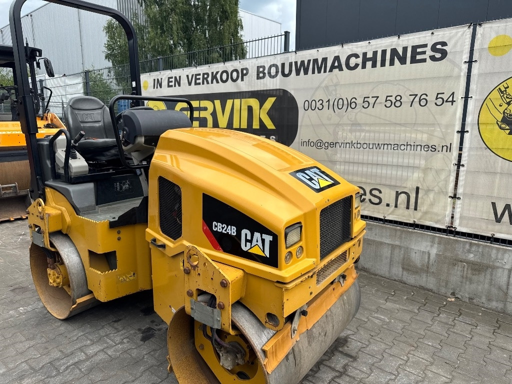 CAT CB 24 B - Ceļu veltnis: foto 1 CAT CB 24 B - Ceļu veltnis: foto 1