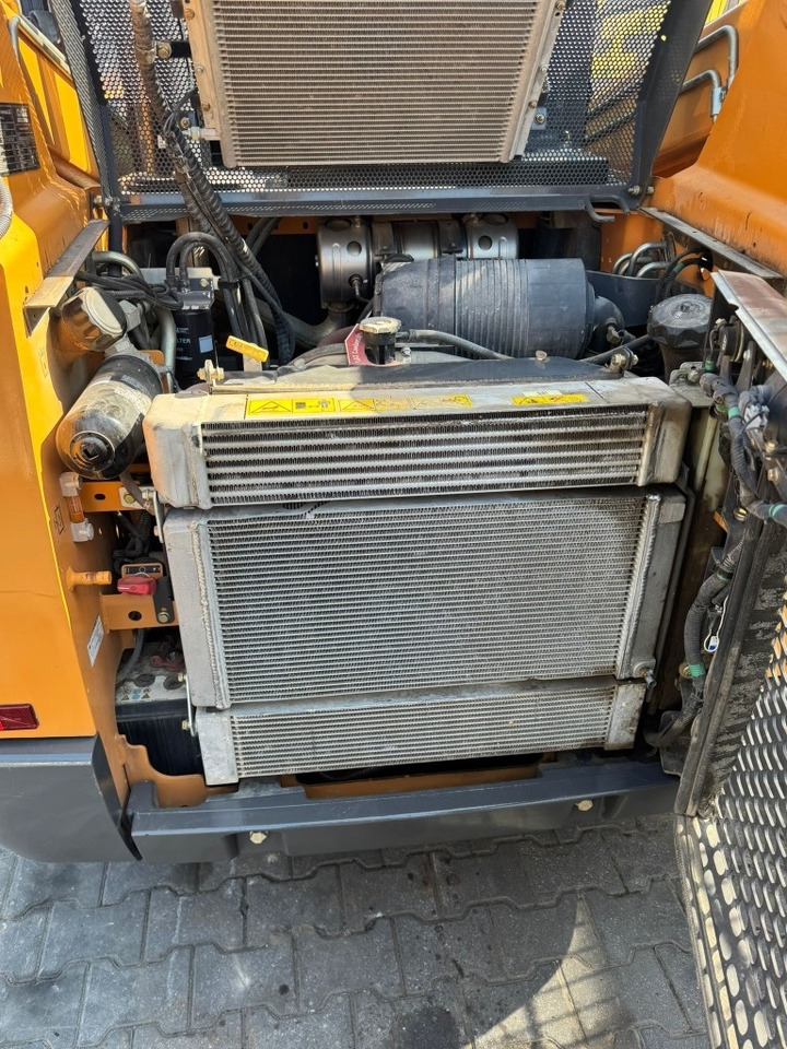 Kompaktiekrāvējs Case SR 175: foto 8