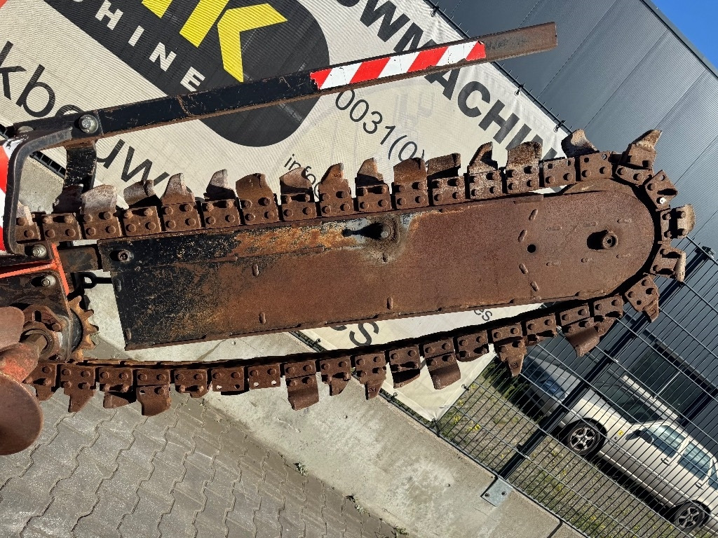 Ditch Witch RT 40 - Tranšeju racējs: foto 5 Ditch Witch RT 40 - Tranšeju racējs: foto 5