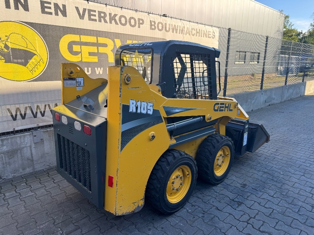 Gehl R105  - Kompaktiekrāvējs: foto 3 Gehl R105  - Kompaktiekrāvējs: foto 3