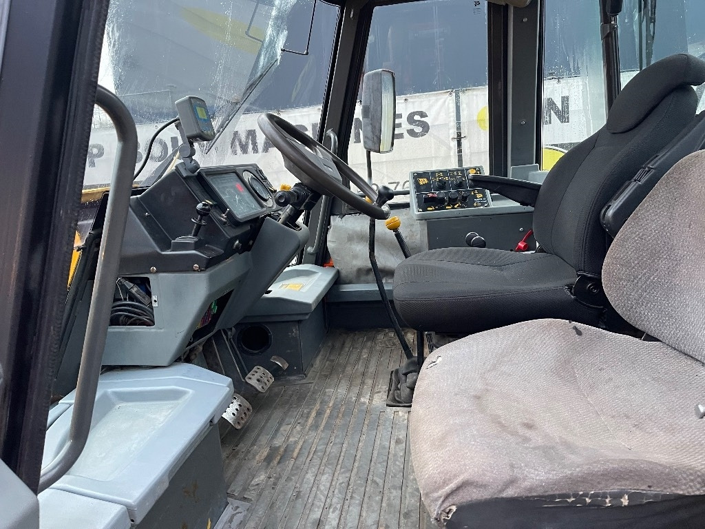 Traktors JCB Fastrac 125: foto 12