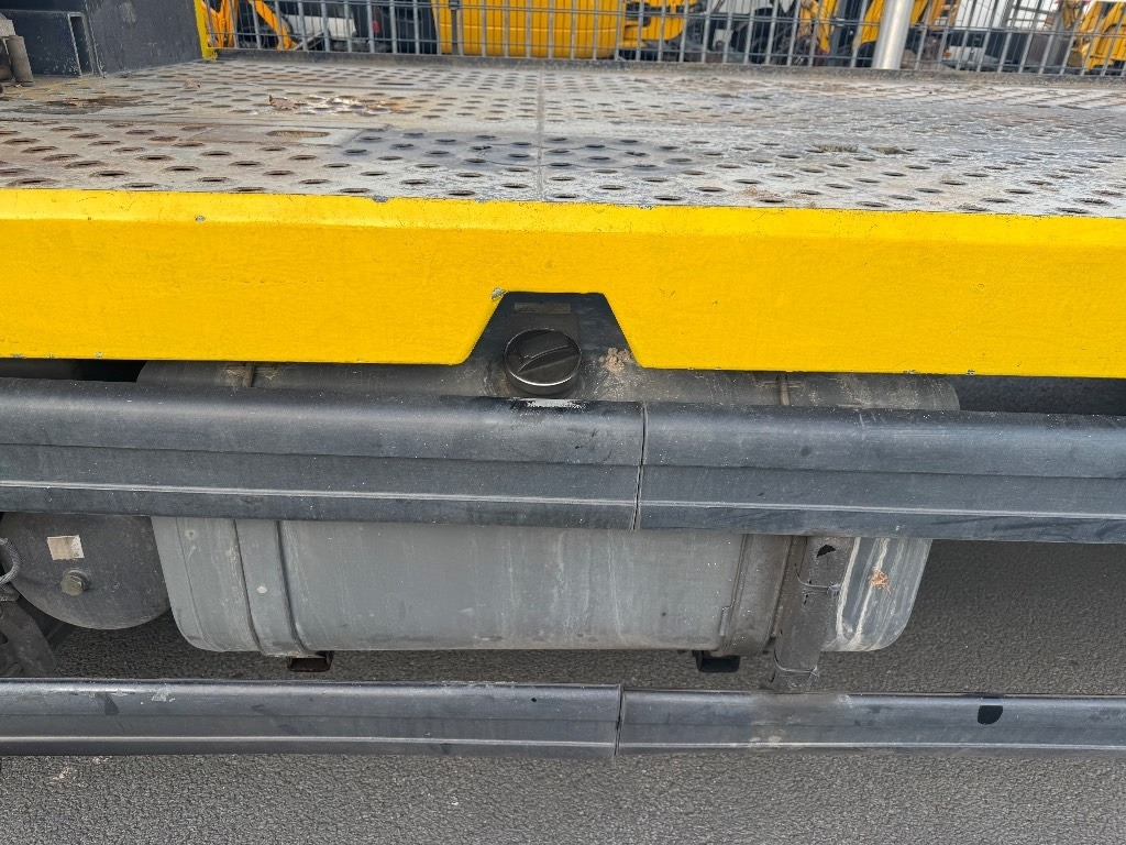 Kravas automašīna ar slēgto virsbūvi Scania P 340: foto 26