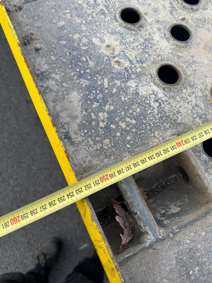 Kravas automašīna ar slēgto virsbūvi Scania P 340: foto 16