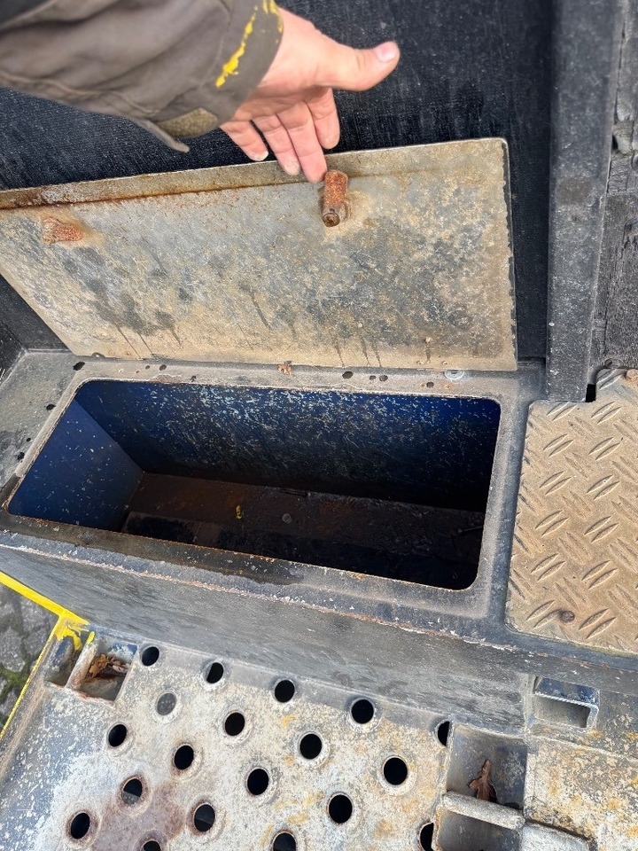 Kravas automašīna ar slēgto virsbūvi Scania P 340: foto 21