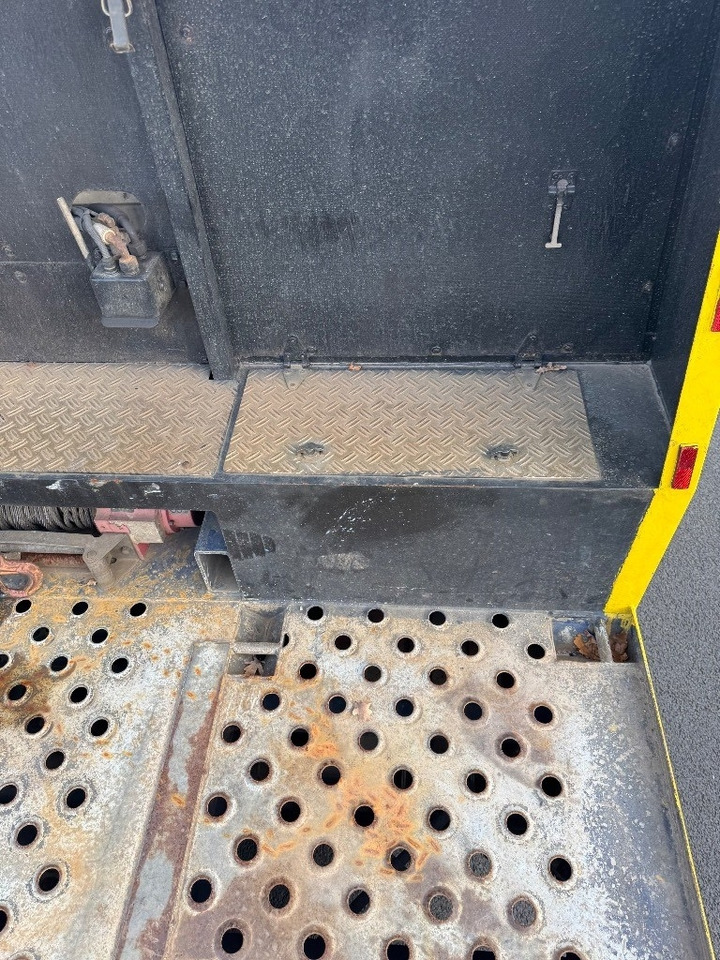 Kravas automašīna ar slēgto virsbūvi Scania P 340: foto 19