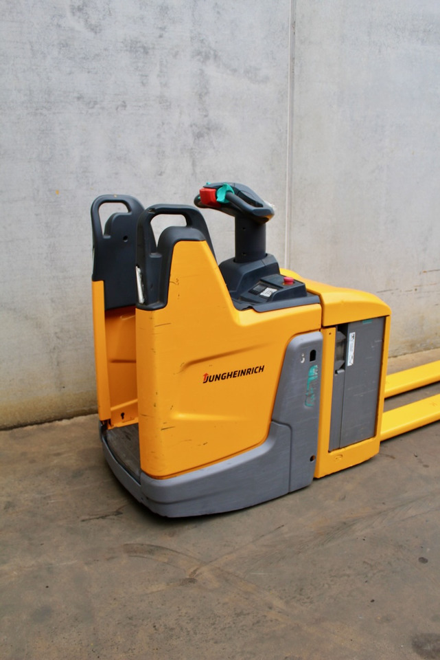 Jungheinrich ERE 125 LI-ION - Rokas palešu ratiņi: foto 4 Jungheinrich ERE 125 LI-ION - Rokas palešu ratiņi: foto 4