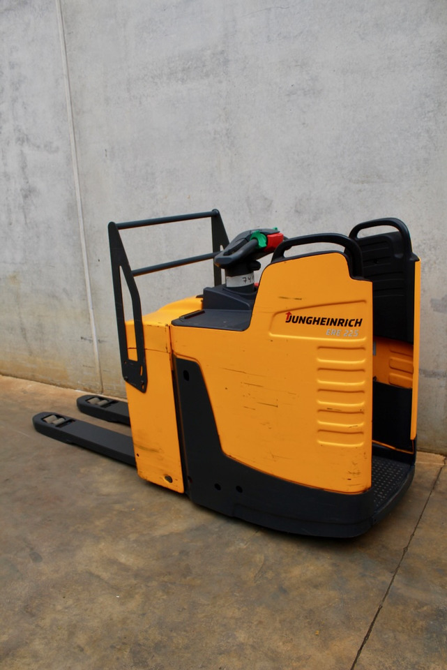 Jungheinrich ERE 225 - Rokas palešu ratiņi: foto 1 Jungheinrich ERE 225 - Rokas palešu ratiņi: foto 1