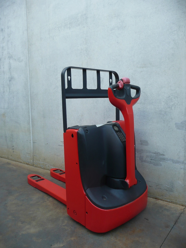 Linde T 16 - Rokas palešu ratiņi: foto 1 Linde T 16 - Rokas palešu ratiņi: foto 1