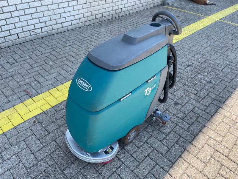TENNANT T 3 - Ielu tīrīšanas mašīna: foto 4 TENNANT T 3 - Ielu tīrīšanas mašīna: foto 4