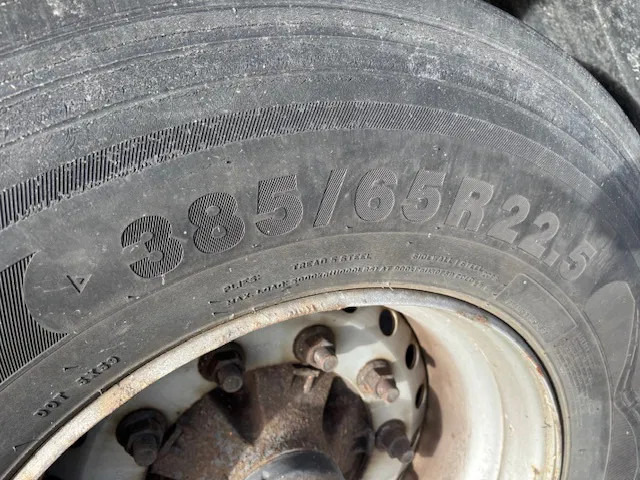 Puspiekabe slēgtā virsbūve Tracon TRAILERS 2-axle closed box Tridec steering taillift 2 ton: foto 19 Puspiekabe slēgtā virsbūve Tracon TRAILERS 2-axle closed box Tridec steering taillift 2 ton: foto 19