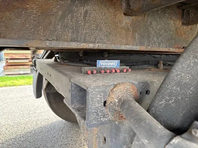 Puspiekabe slēgtā virsbūve Tracon TRAILERS 2-axle closed box Tridec steering taillift 2 ton: foto 13 Puspiekabe slēgtā virsbūve Tracon TRAILERS 2-axle closed box Tridec steering taillift 2 ton: foto 13