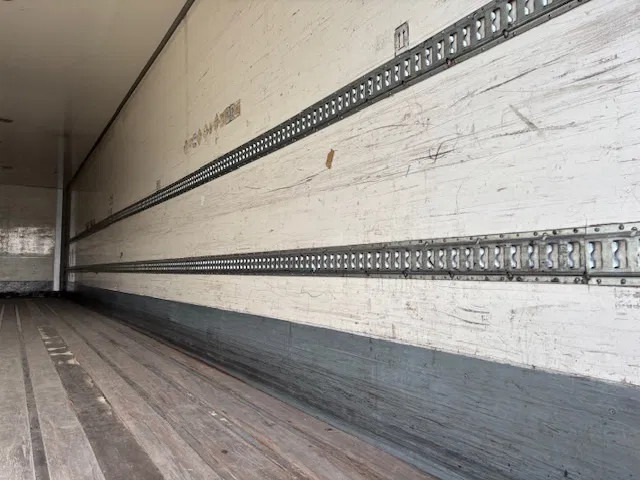 Puspiekabe slēgtā virsbūve Tracon TRAILERS 2-axle closed box Tridec steering taillift 2 ton: foto 11 Puspiekabe slēgtā virsbūve Tracon TRAILERS 2-axle closed box Tridec steering taillift 2 ton: foto 11