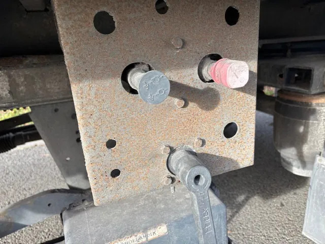 Puspiekabe slēgtā virsbūve Tracon TRAILERS 2-axle closed box Tridec steering taillift 2 ton: foto 17 Puspiekabe slēgtā virsbūve Tracon TRAILERS 2-axle closed box Tridec steering taillift 2 ton: foto 17