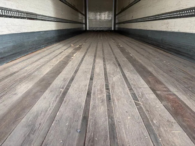 Puspiekabe slēgtā virsbūve Tracon TRAILERS 2-axle closed box Tridec steering taillift 2 ton: foto 12 Puspiekabe slēgtā virsbūve Tracon TRAILERS 2-axle closed box Tridec steering taillift 2 ton: foto 12