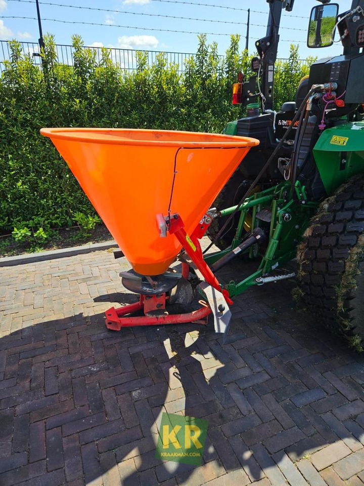 Agromet 440L - Minerālmēslu izkliedētājs: foto 1 Agromet 440L - Minerālmēslu izkliedētājs: foto 1