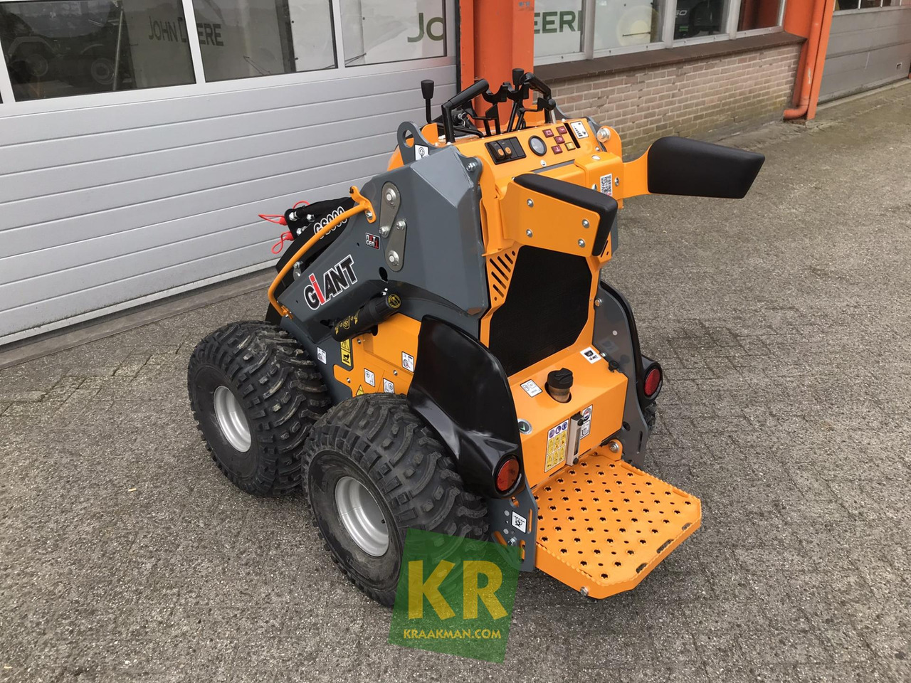 GS900 Giant - Kompaktiekrāvējs: foto 5 GS900 Giant - Kompaktiekrāvējs: foto 5