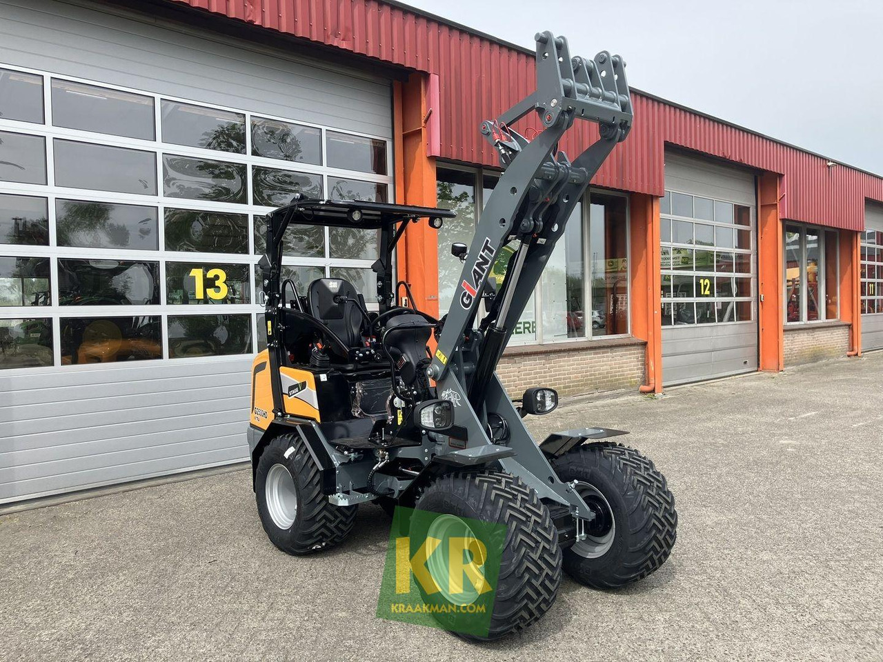 Giant G2500 X-tra HD - Mini iekrāvējs: foto 3 Giant G2500 X-tra HD - Mini iekrāvējs: foto 3