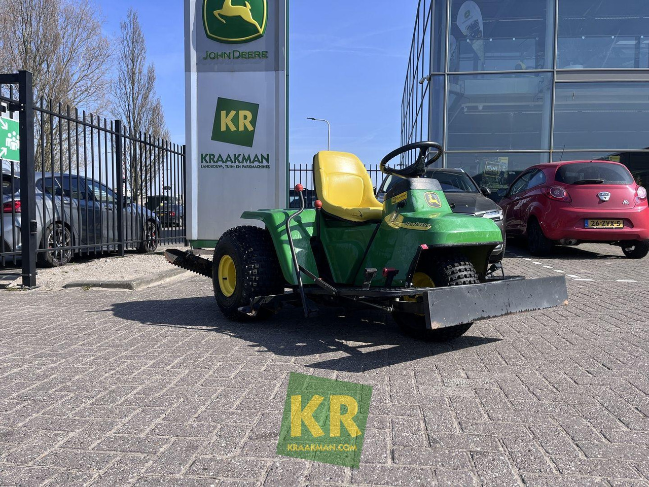 John Deere 1200A bunkerrake - Golfa mašīna: foto 1 John Deere 1200A bunkerrake - Golfa mašīna: foto 1