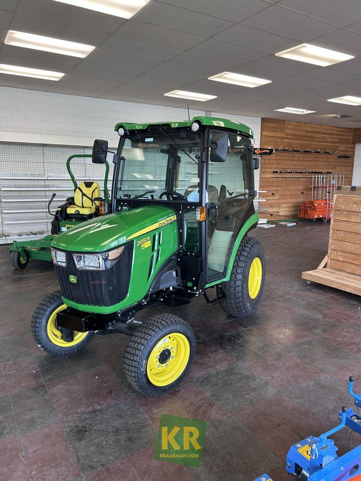 John Deere 2032R - Mini traktors: foto 1 John Deere 2032R - Mini traktors: foto 1