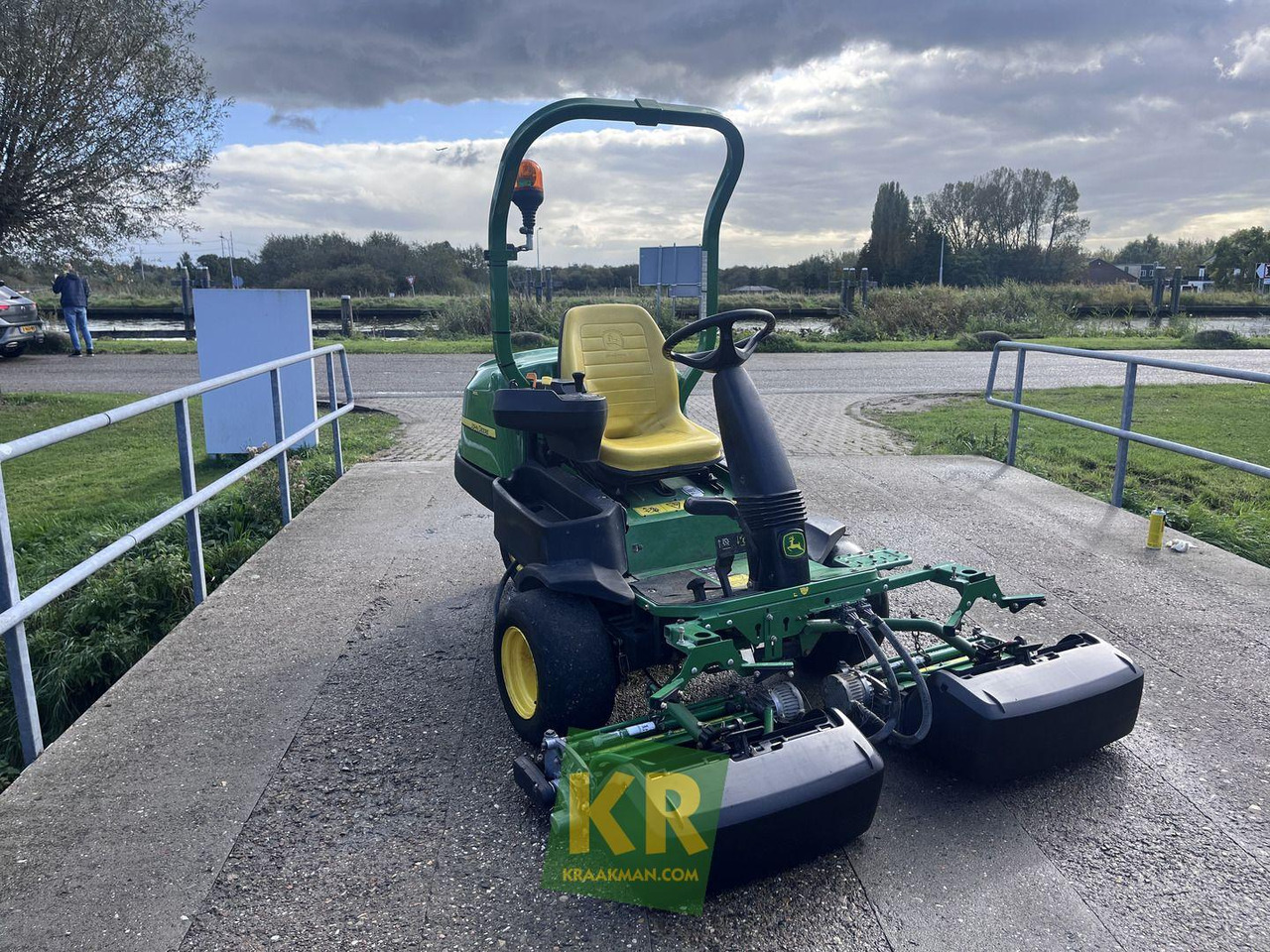 John Deere 2500E Greenmaaier - Zāles pļāvējs: foto 1 John Deere 2500E Greenmaaier - Zāles pļāvējs: foto 1