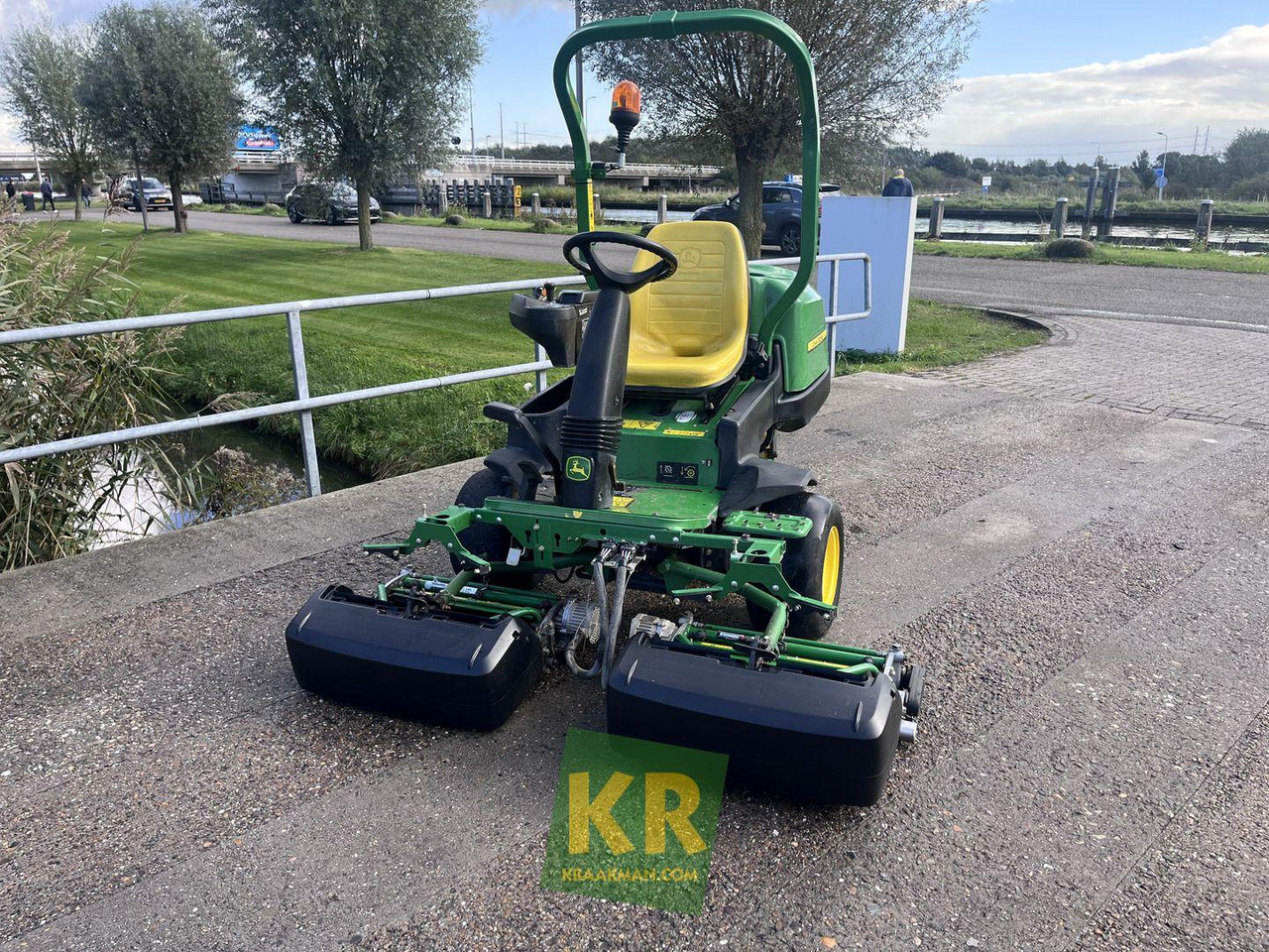 John Deere 2500E Greenmaaier - Zāles pļāvējs: foto 3 John Deere 2500E Greenmaaier - Zāles pļāvējs: foto 3