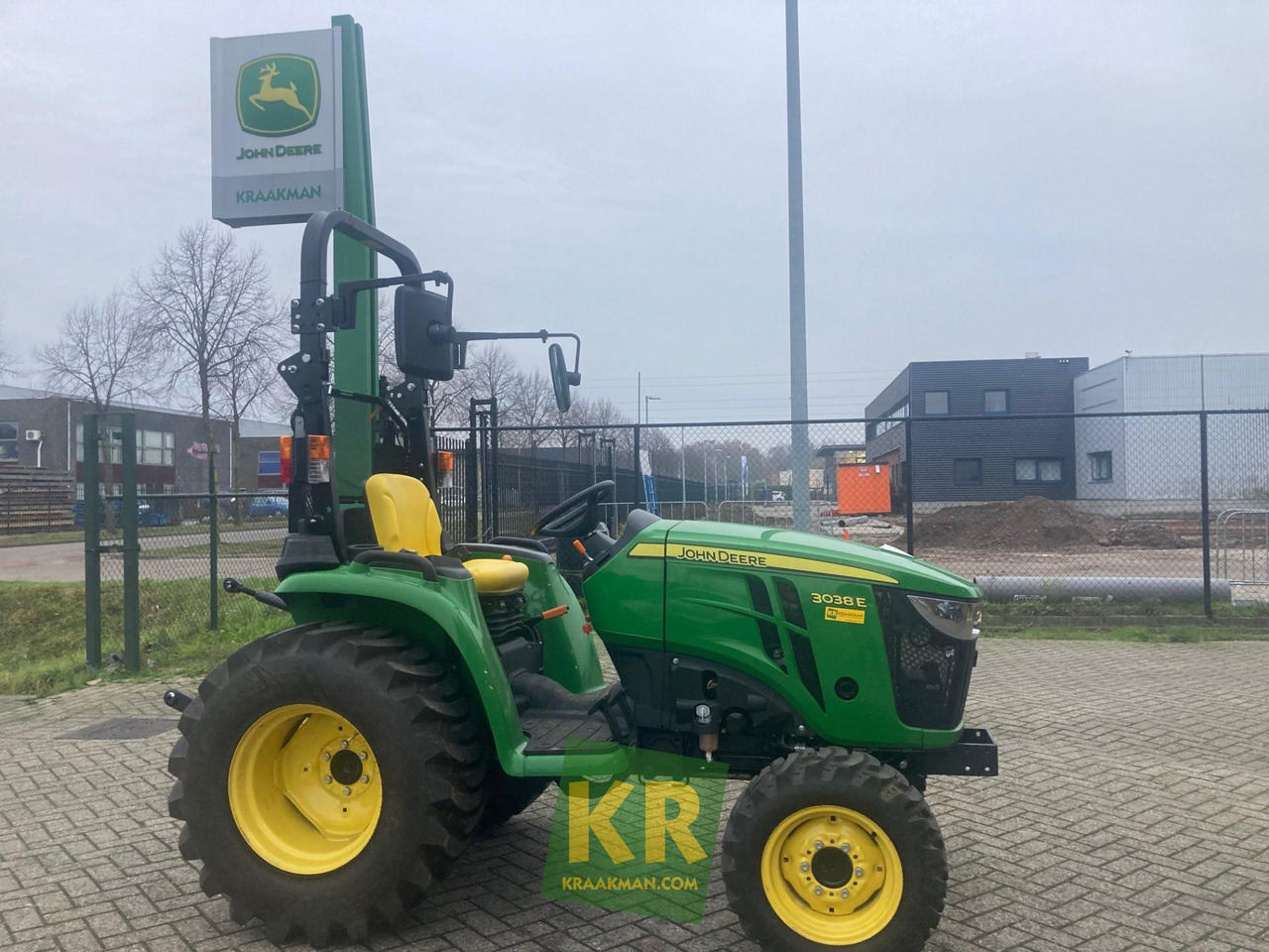 John Deere 3038E - Mini traktors: foto 2 John Deere 3038E - Mini traktors: foto 2