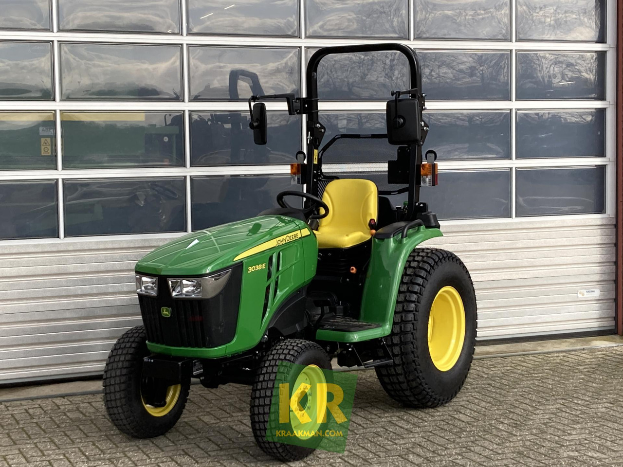 John Deere 3038E - Mini traktors: foto 5 John Deere 3038E - Mini traktors: foto 5