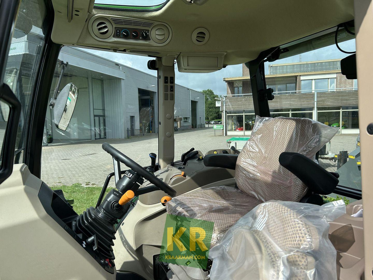 John Deere 5058E - Traktors: foto 1 John Deere 5058E - Traktors: foto 1