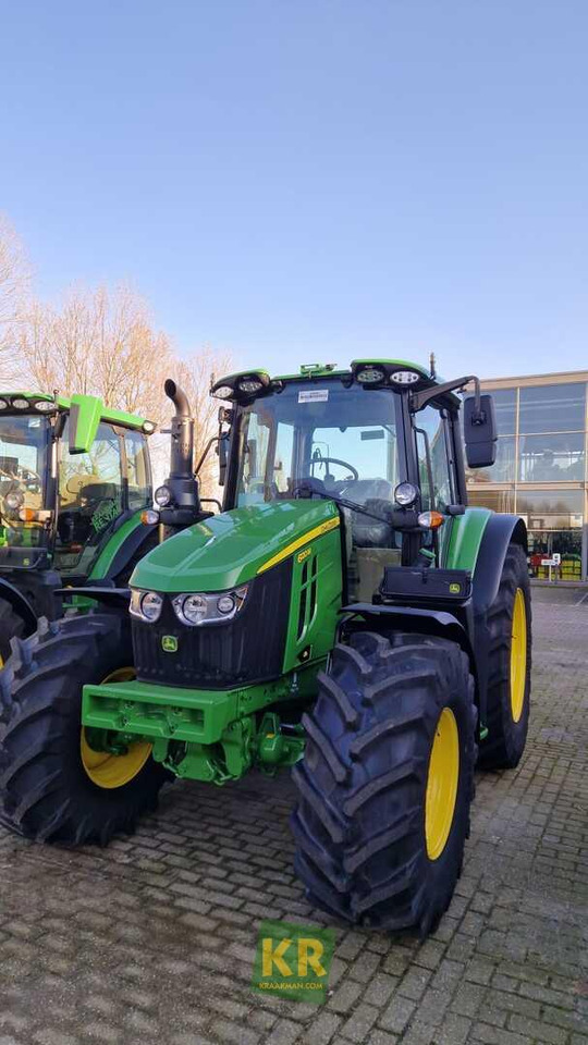 John Deere 6120M - Traktors: foto 1 John Deere 6120M - Traktors: foto 1