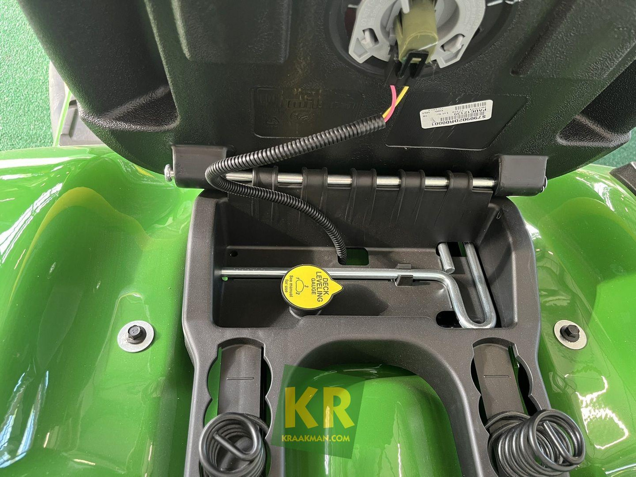 John Deere X350R - Zāles pļāvējs: foto 5 John Deere X350R - Zāles pļāvējs: foto 5
