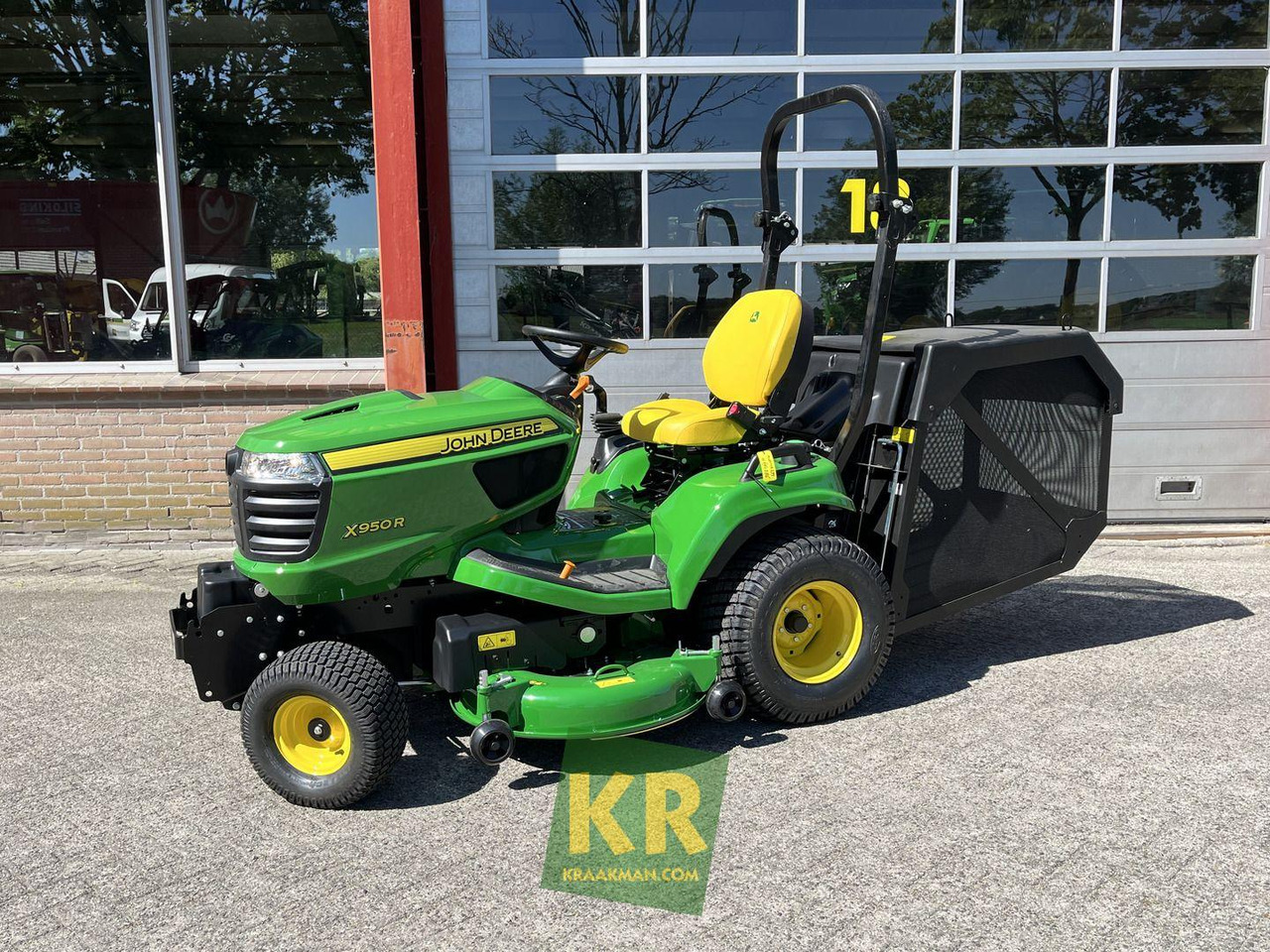 John Deere X950R - Zāles pļāvējs: foto 1 John Deere X950R - Zāles pļāvējs: foto 1