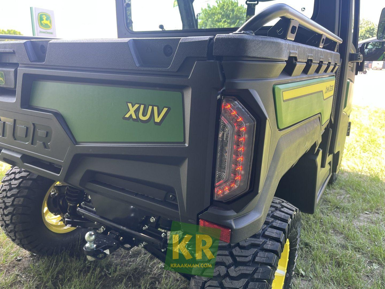 John Deere XUV875M - Kvadricikls: foto 1 John Deere XUV875M - Kvadricikls: foto 1