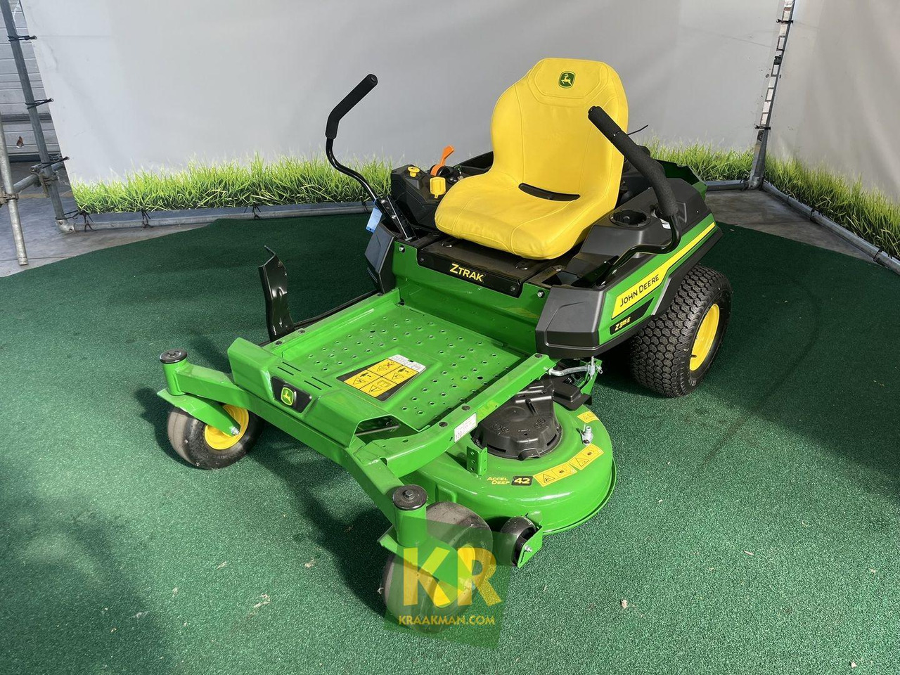 John Deere Z315E Zeroturn maaier - Zāles pļāvējs: foto 2 John Deere Z315E Zeroturn maaier - Zāles pļāvējs: foto 2