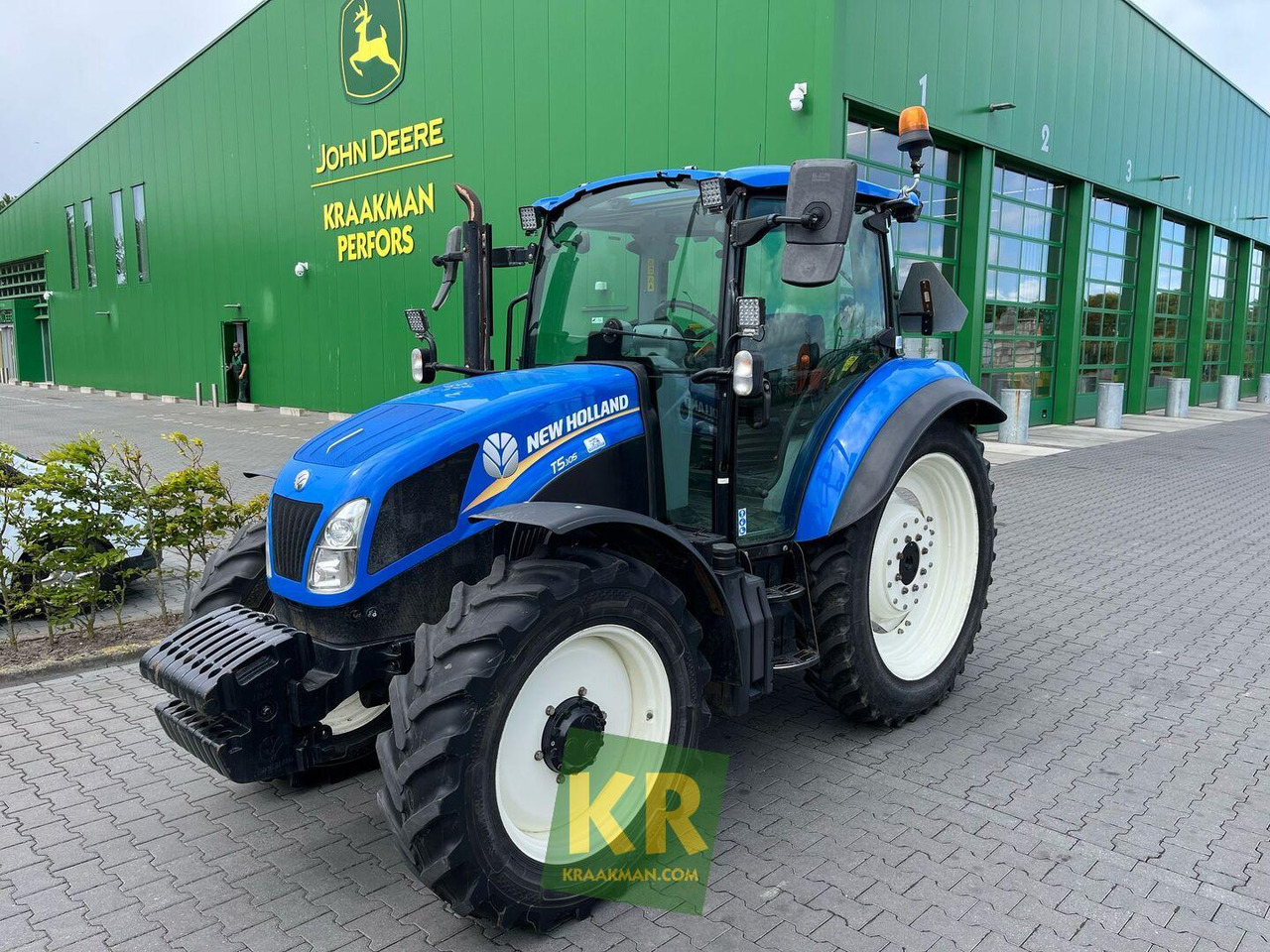 New Holland T5.105 - Traktors: foto 1 New Holland T5.105 - Traktors: foto 1