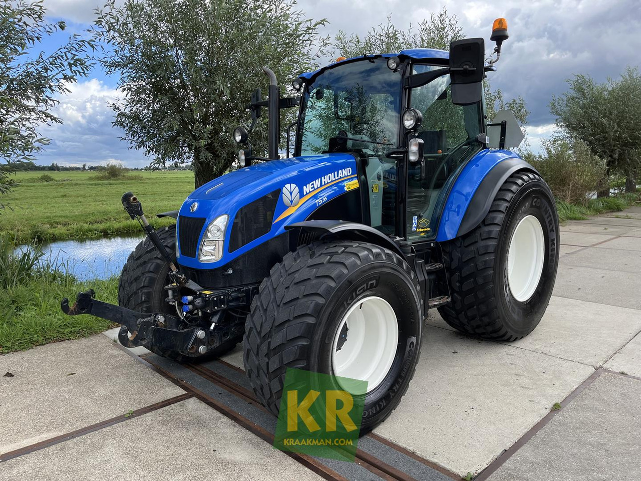 New Holland T5.95 - Traktors: foto 1 New Holland T5.95 - Traktors: foto 1