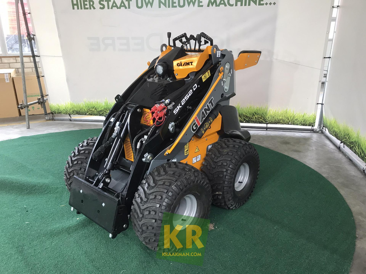 SK252D Giant - Kompaktiekrāvējs: foto 1 SK252D Giant - Kompaktiekrāvējs: foto 1