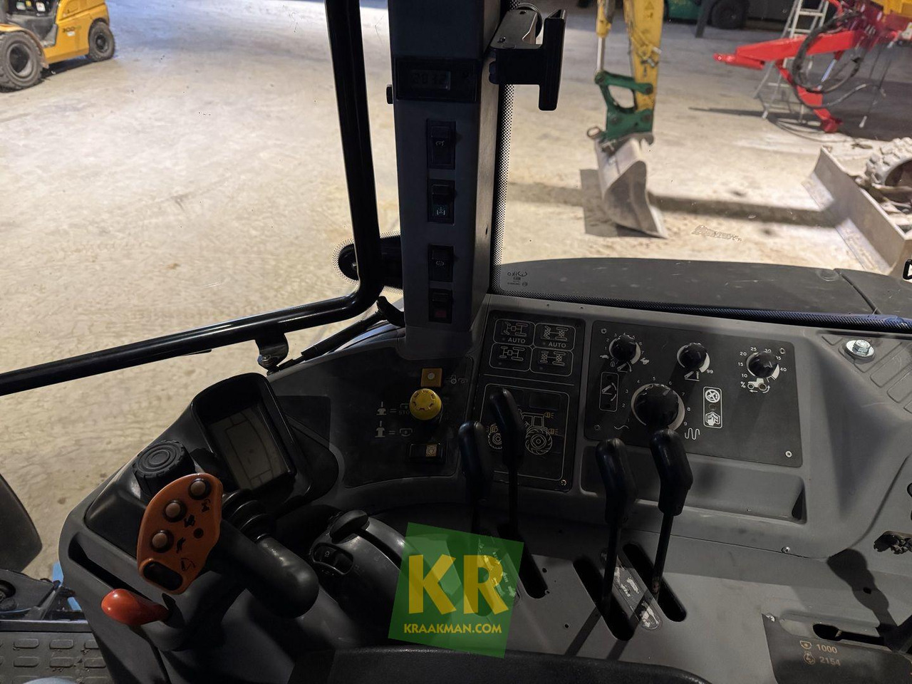 TM190 New Holland - Traktors: foto 2 TM190 New Holland - Traktors: foto 2