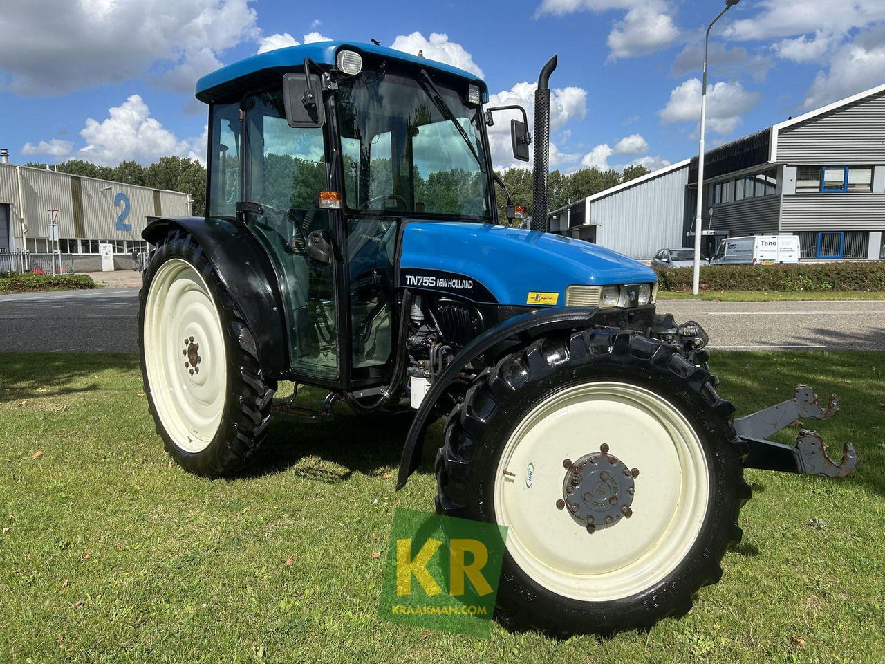 TN75S New Holland - Traktors: foto 1 TN75S New Holland - Traktors: foto 1